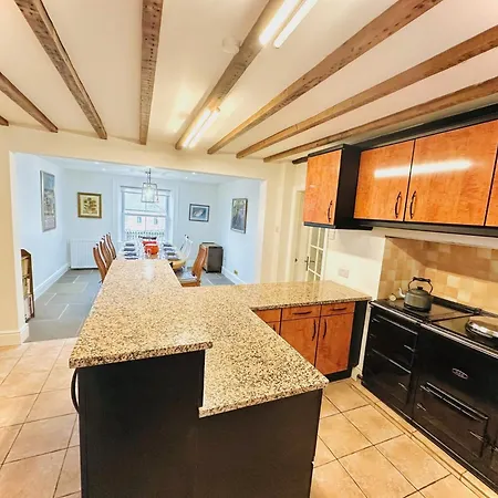 5 Bed In Askam-in-furness 89226 *