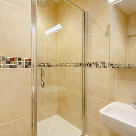 5 Bed In Askam-in-furness 89226 *